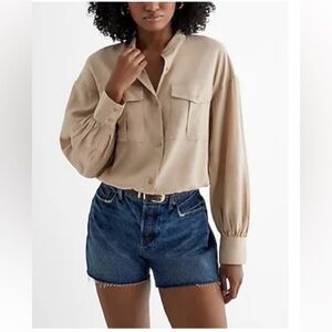 Express Long Sleeve Front
Pocket Cinched Hem
Shirt Beige